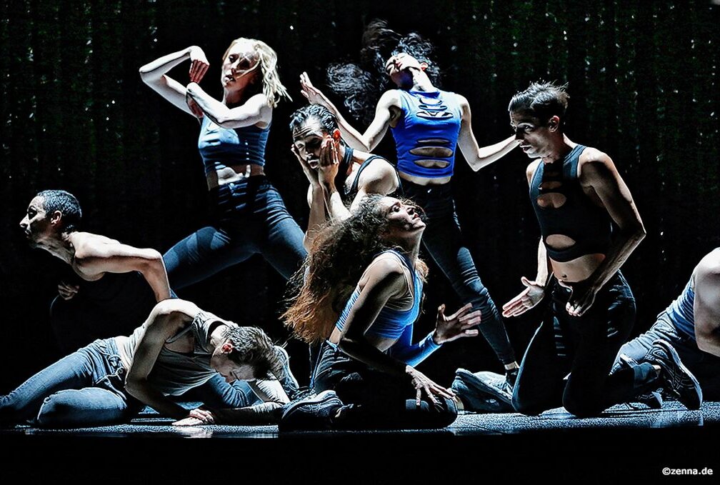 Ballettabend in den Theater Chemnitz mit "Wellen. Flimmern". Foto: Theater/Ida Zenner