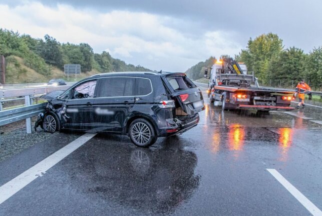 Unfälle und Verletzte auf A4 und A72 durch Starkregenschauer - In Sachsen kam es zu Verkehrsunfällen aufgrund von Regenschauern. Foto: André März