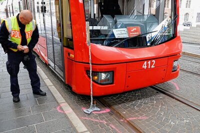 Unfall am Hauptbahnhof: Frau von Straßenbahn angefahren - Am Hauptbahnhof Chemnitz kam es zu einem Unfall zwischen einer Fußgängerin und einer Straßenbahn. Foto: Harry Härtel