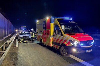 Unfall auf A72 bei Zwickau sorgt für kilometerlangen Stau - ​​​​​​​Während des Einsatzes staute sich der Verkehr kilometerlang bis zur Anschlussstelle Hartenstein zurück.