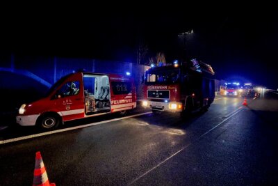 Unfall auf A72 bei Zwickau sorgt für kilometerlangen Stau - ​​​​​​​Während des Einsatzes staute sich der Verkehr kilometerlang bis zur Anschlussstelle Hartenstein zurück.