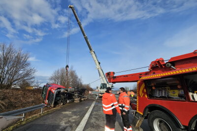 Unfall auf A72: LKW zwischen Chemnitz-Süd und Stollberg-Nord umgekippt - 