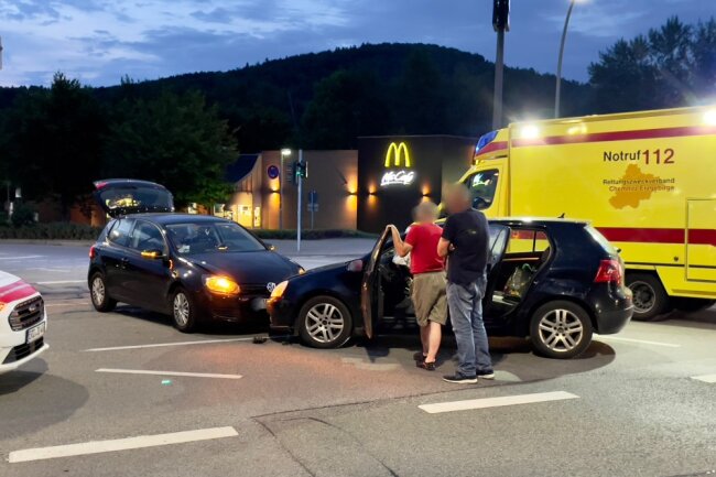 Gestern Abend kam es in Aue zu einem Unfall auf der McDonalds - Kreuzung. 