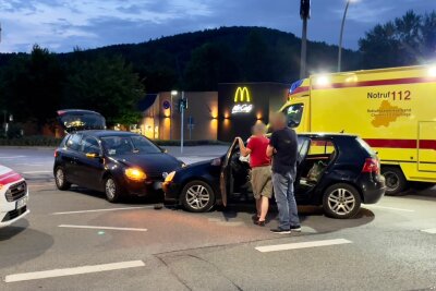 Unfall auf Auer McDonald's - Kreuzung - Gestern Abend kam es in Aue zu einem Unfall auf der McDonalds - Kreuzung. 
