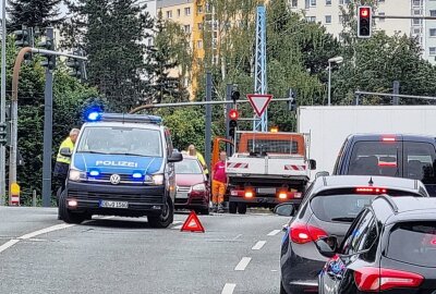 Unfall auf Chemnitzer Südring: Eine Person im Krankenhaus - Am Montagmorgen kam es auf der Helbersdorfer Straße/Südring zu einem Verkehrsunfall. Foto: Harry Haertel