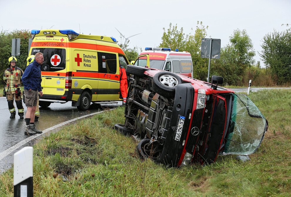 Unfall auf der A14: Rettungshubschrauber im Einsatz - An der Anschlussstelle Nossen-Ost kam es am Freitag zu einem Verkehrsunfall. Foto: Roland Halkasch