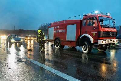Unfall auf der A4 bei Chemnitz: Unfallverursacher flieht - Am Sonntag ereignete sich gegen 16.30 Uhr auf der A4 Fahrtrichtung Dresden, zwischen Chemnitz- Mitte und Chemnitz- Glösa ein Verkehrsunfall. Foto: Harry Härtel