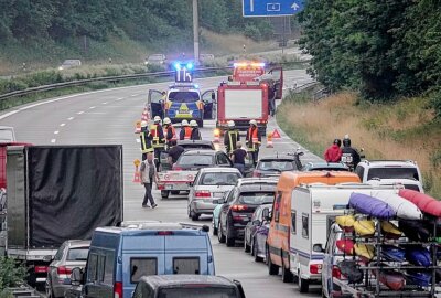 Unfall auf der A4 bei Frankenberg: Zwei Personen verletzt - Am Sonntag ereignete sich auf der A4 zwischen Chemnitz und Frankenberg ein Unfall mit zwei Verletzten. Foto: Harry Härtel