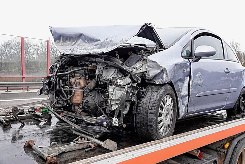 Totalschaden am Opel. Foto: Harry Härtel