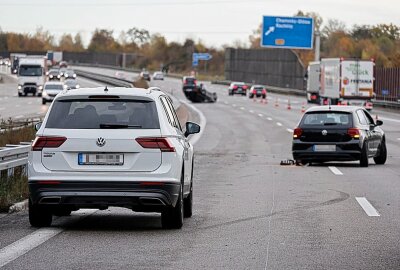Unfall auf der A4: PKW überschlägt sich - Am Dienstag ereignete sich auf der A4 Fahrtrichtung Dresden, zwischen Chemnitz Mitte und Glösa, ein schwerer Verkehrsunfall zwischen mehreren Fahrzeugen.Foto: Harry Härtel