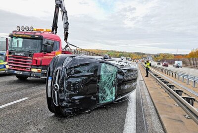Unfall auf der A4: PKW überschlägt sich - Am Dienstag ereignete sich auf der A4 Fahrtrichtung Dresden, zwischen Chemnitz Mitte und Glösa, ein schwerer Verkehrsunfall zwischen mehreren Fahrzeugen.Foto: Harry Härtel