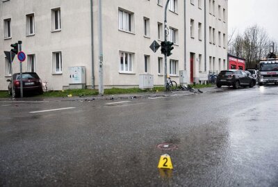 Unfall auf der B101 in Freiberg: Kind wohl schwerverletzt - Am Sonntagnachmittag ereignete sich ein schwerer Verkehrsunfall in Freiberg. Foto: Marcel Schlenkrich