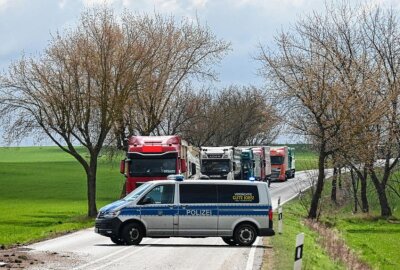 Unfall auf der B169: Bierlaster verliert Ladung - Auf der B169 kam es zu einem Unfall. Foto: LausitzNews.de
