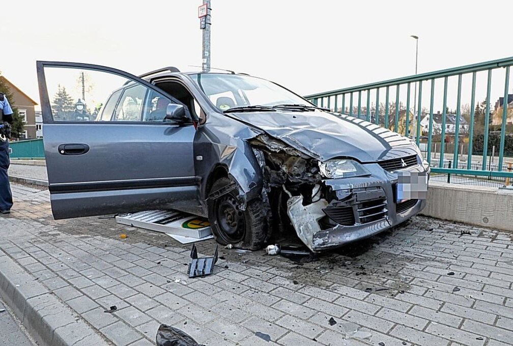 Am Montag ereignete sich gegen 18.30 Uhr in Chemnitz auf der Erfenschlager Straße ein Verkehrsunfall. Foto: Jan Härtel