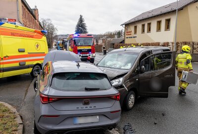 Unfall im Vogtland: Eine Person verletzt - Am Dienstagmittag kam es in Rodewisch zu einem Verkehrsunfall, bei dem eine Person verletzt wurde. Foto: David Rötzschke