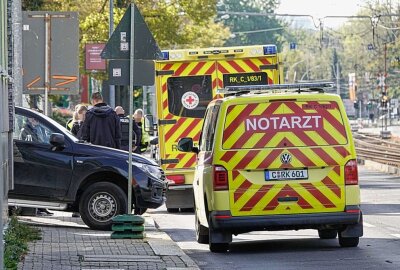Unfall in Chemnitz: Frau mit E-Roller gerät unter PKW - Frau gerät mit E- Roller unter PKW. Foto: Harry Härtel