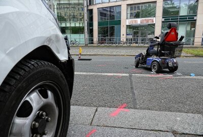 Unfall in Dresden: Rollstuhlfahrer schwer verletzt - In Dresden ereignete sich ein Unfall. Foto: Roland Halkasch