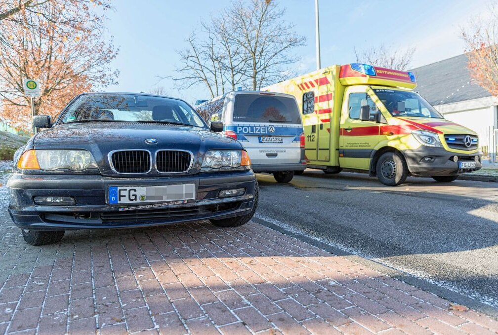 Unfall in Freiberg: 11-Jähriger vor Auto gerannt - Am Samstag Mittag gegen 12.00 Uhr ereignete sich ein Verkehrsunfall auf der Hainichener Straße in Freiberg. Foto: Marcel Schlenkrich