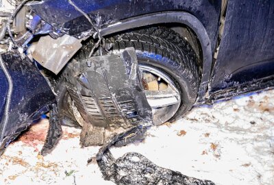 Unfall in Oelsnitz: PKW schleudert in Straßengraben und überschlägt sich - Verkehrsunfall auf der S246 zwischen Oelsnitz und dem Abzweig zur S255/Zschocken, Foto: Andre März