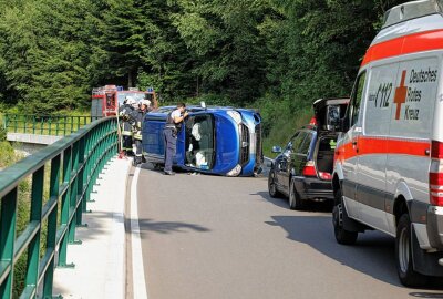 Unfall in Pobershau, weil Frau Fliege jagte - In Pobershau kam es am frühen Abend zu einem Verkehrsunfall. Foto: Jan Härtel