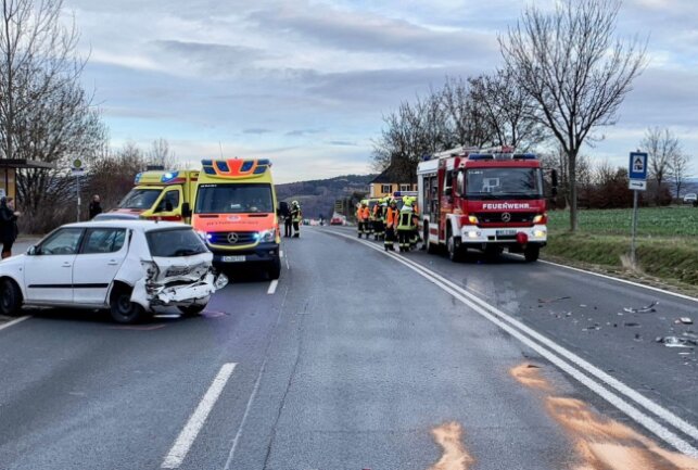 Unfall in Schneeberg: B93 in beiden Richtungen gesperrt - In Schneeberg kam es heute Nachmittag zu einem Auffahrunfall. Foto: Daniel Unger