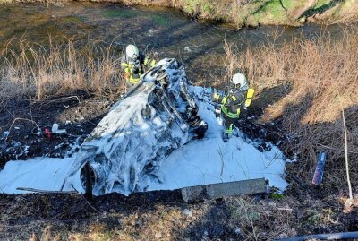 Unfall in Tannenberg: Personen im brennenden PKW - Am Ostersonntag kam es gegen 16.25 Uhr zu einem Unfall zwischen zwei PKW. Foto: André März