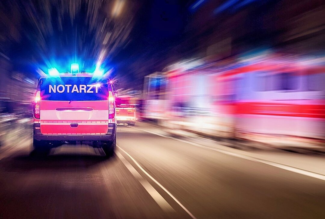 Unfall mit drei Verletzten in Chemnitz - Symbolbild. Foto: Getty Images/ollo