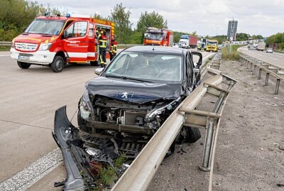 Unfall mit vier verletzten Personen auf A4 -  Unfall am Donnerstag auf A4 in Fahrtrichtung Erfurt. Foto: Harry Härtel