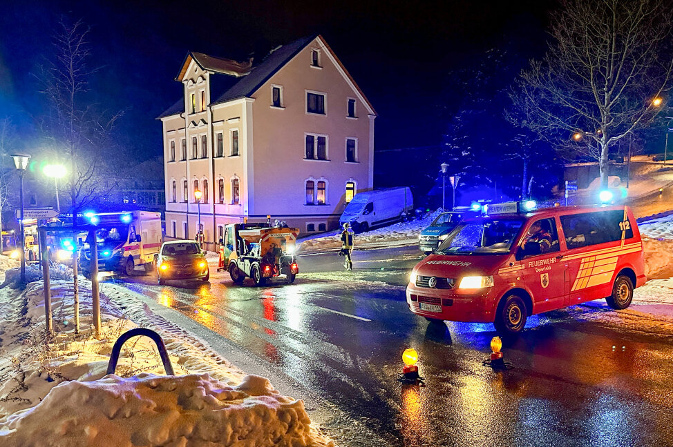 Unfall mit Winterdienst in Grünhain-Beierfeld - Unfall mit dem Winterdienst in Grünhain-Beierfeld.
