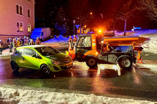 Unfall mit Winterdienst in Grünhain-Beierfeld - Unfall mit dem Winterdienst in Grünhain-Beierfeld.