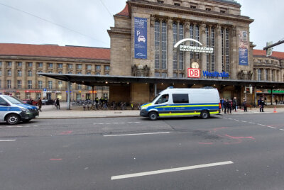 Unfall nahe des Leipziger Hauptbahnhofs: Rettungshubschrauber im Einsatz - Gestern Nachmittag kam es zu einem schweren Verkehrsunfall in Leipzig.