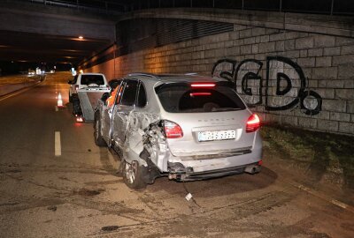 Unfall nahe Flughafen: Verkehrsbehinderungen durch PKW-Crash - In Höhe des Dresdener Flughafen kam es zu einem PKW-Crash. Foto: Roland Halkasch