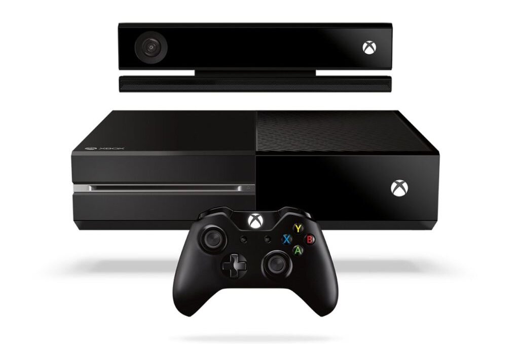 Die Xbox One, anfangs noch mit Kinect Controller ausgeliefert, war der PS4 bei den Verkaufszahlen deutlich unterlegen. 