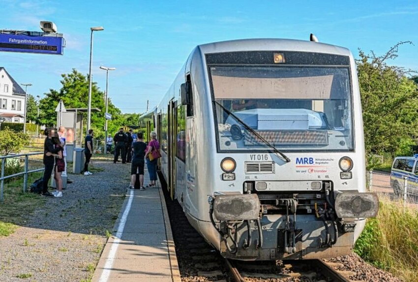 Unglück auf den Schienen: Zug kollidiert offenbar mit Person - In Westewitz ereignete sich ein Zugunglück. Foto: LausitzNews.de