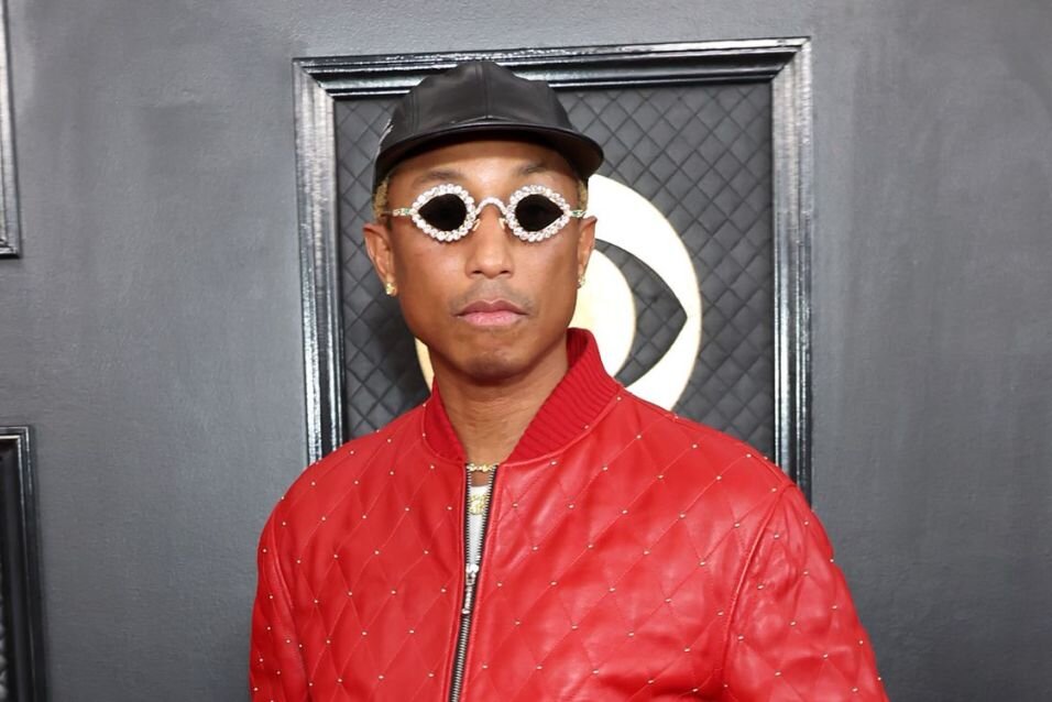 "Universelle kulturelle Ikone": Pharrell Williams wird Kreativchef bei Louis Vuitton - Mit diesem modisch gewagten Outfit sorgte Pharrell Williams für Aufsehen bei der Grammy-Verleihung. Nun übernimmmt der Sänger den Posten des Kreativchefs bei Louis Vuitton.