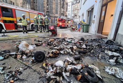Unsanft geweckt: Hotelgäste müssen nachts Gebäude verlassen - In Zwickau kam es zu einem Mülltonnen-Brand. Foto: Mike Müller