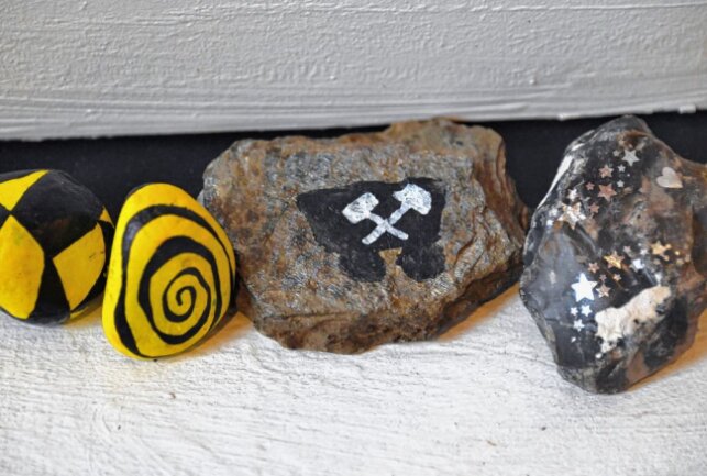 Unterstützung für den Verein Hilly4Kids - In Summe sind knapp 200 Erzi-Stones zusammen gekommen - vielfältig und in farbenfrohen Variationen. Foto: Ramona Schwabe