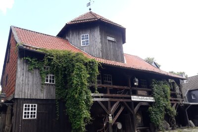 Unterwegs im Welterbe Oberharzer Wasserwirtschaft - Gaipel nennt sich das Gebäude über einem Schacht. Dieser Gaipel der Grube Prinzessin Auguste Carolina ist heute Teils des Bergwerksmuseums in Clausthal-Zellerfeld.