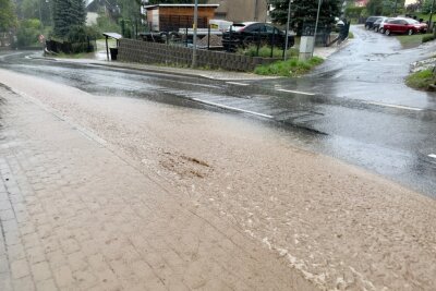 Unwetter und Starkregen sorgen für überflutete Straßen. Foto: Daniel Unger