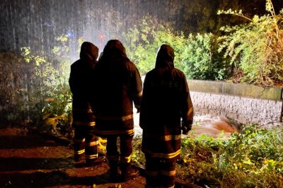 Unwetter: Vollgelaufene Keller und überlaufende Bäche in Chemnitz - 