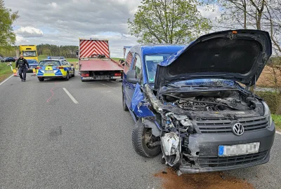 Update: Auto überschlägt sich bei Unfall im Vogtland: 61-Jährige schwerverletzt - es entstand Sachschaden in Höhe von circa 30.000 Euro. Foto: Mike Müller