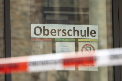 Update: Bombendrohung an Schule im Erzgebirge: Schüler evakuiert - Bombendrohung gegen die Adam-Ries Schule in Annaberg-Buchholz. Foto: Bernd März
