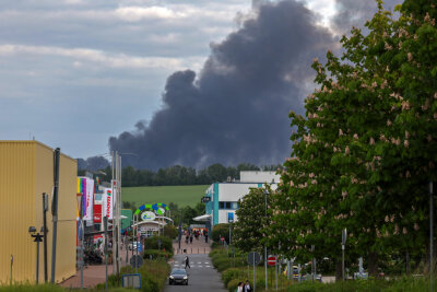 Update: Brand in Stahlgießerei - Schaden in Millionenhöhe - Auch vom Chemnitz Center aus ist die Rauchwolke zu sehen. 