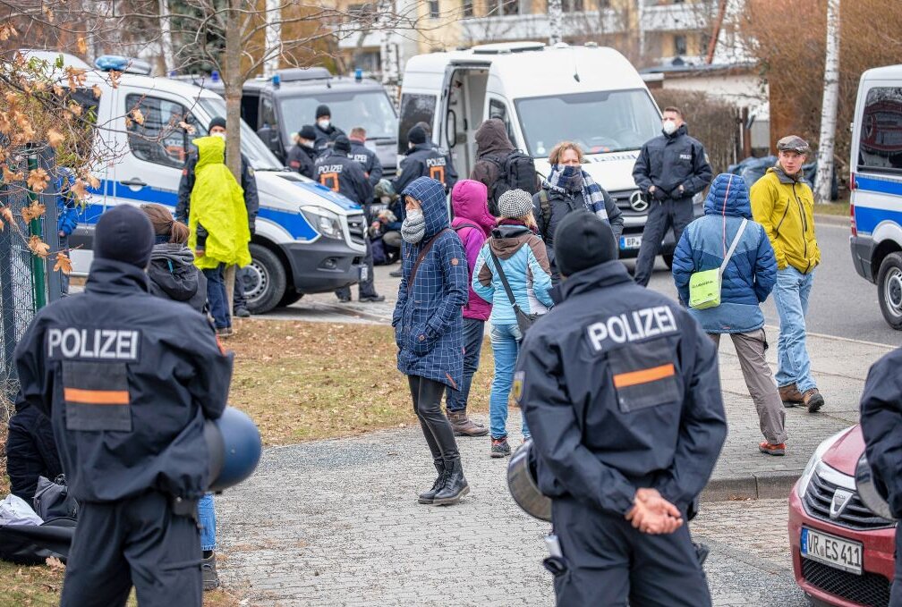 Update Dresdner Querdenkerdemo: 12 verletzte Polizeibeamte - Querdenker-Demo in Dresden. (Bildrechte: Bernd März/Blaulicht&Stormchasing)