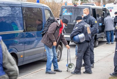 Update Dresdner Querdenkerdemo: 12 verletzte Polizeibeamte - Querdenker in Dresden. (Bildrechte: Bernd März/Blaulicht&Stormchasing)