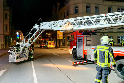 Update: Einbruch in Aue - Verdächtiger mit Feuerwehr aus Mulde gerettet - 