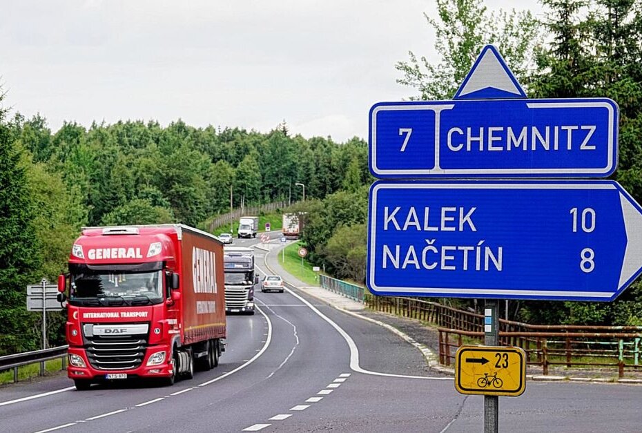 In Reitzenhain im Erzgebirge, Grenzübergang nach Tschechien, ist ein entspannter Grenzübertritt noch möglich. Ab 1. August gelten hier neue Regeln. Foto: Harry Härtel