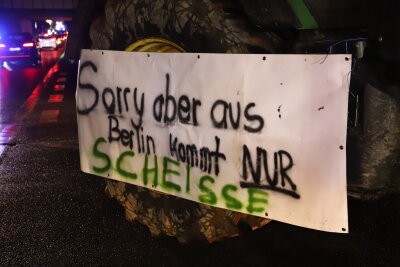 Update: Erneuter Protest der Landwirte - Landespolizei zieht Fazit - Auch die Auffahrten der A72 / Anschlussstelle Hartenstein sind blockiert. Foto: Niko Mutschmann