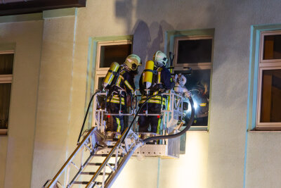 Update: Feuer in Aue: Zwei Personen ins Krankenhaus eingeliefert - In Aue hat es gebrannt.