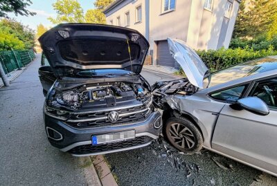 Update: Frontalcrash in Chemnitz: Schlaf am Steuer war ursächlich - Zwischen der Olbersdorfer Straße und der Carl-von-Ossietzky-Straße kam es zu einem Unfall. Foto: Harry Haertel